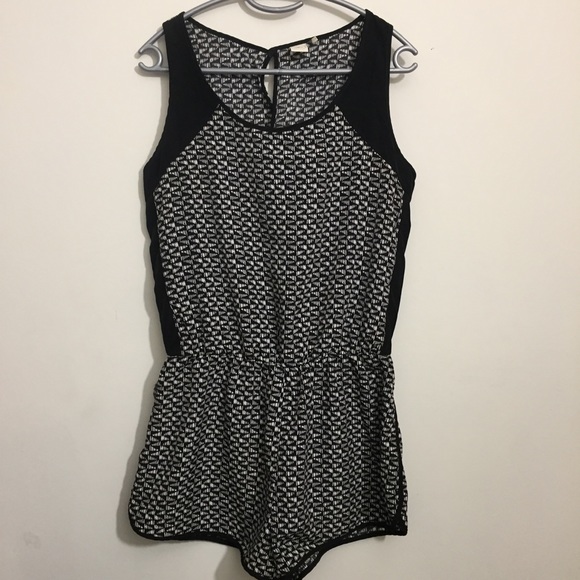 Paper Crane: Black & White Patterned Romper - Picture 1 of 4